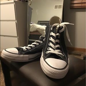 Sz 8 low top converse